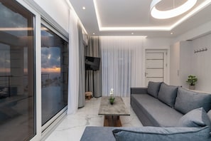 Smart TV - Villa Orizzonte- First Floor Apartment (Zakynthos)