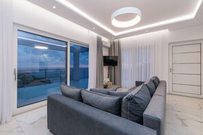Smart TV - Villa Orizzonte- First Floor Apartment (Zakynthos)
