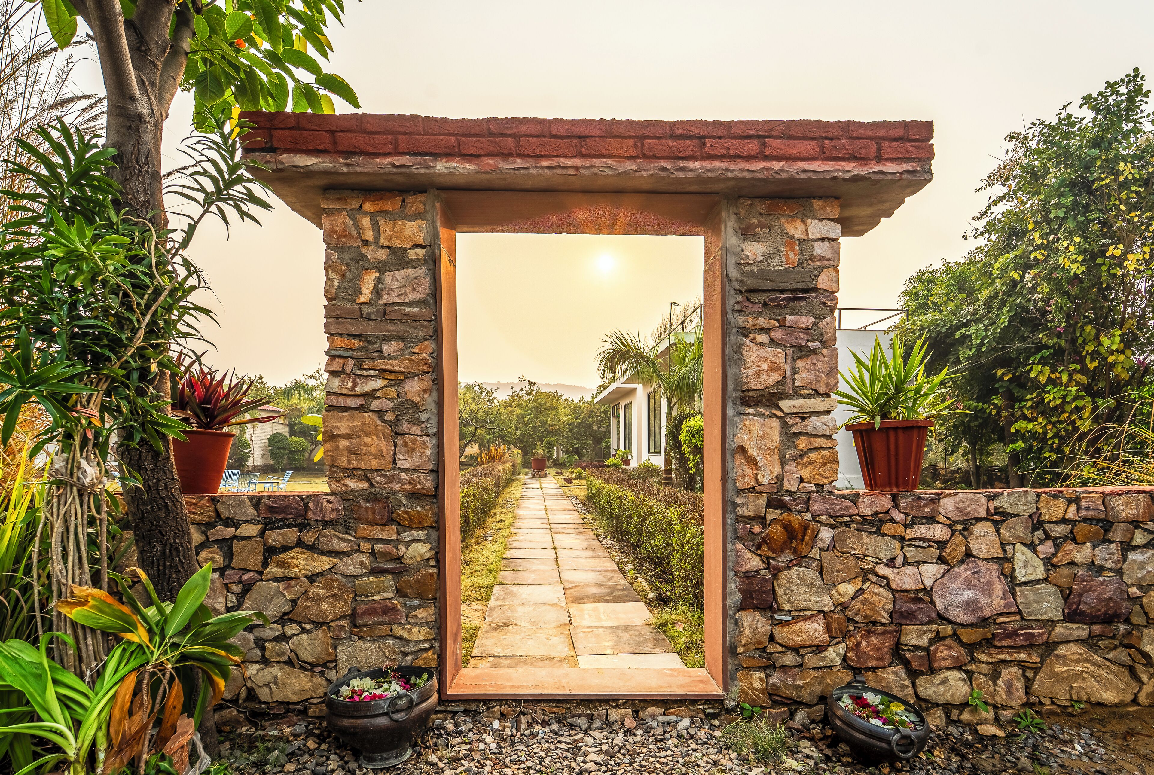 المنشأة من الخارج