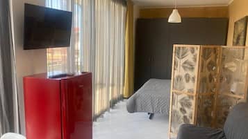 Apartment, Terrasse, Stadtblick | Schallisolierte Zimmer, kostenloses WLAN