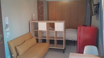 Apartment, Terrasse, Stadtblick | Schallisolierte Zimmer, kostenloses WLAN