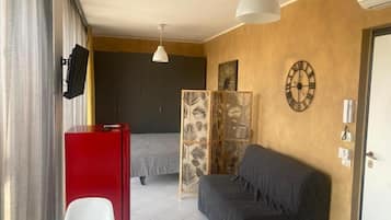 Apartment, Terrasse, Stadtblick | Schallisolierte Zimmer, kostenloses WLAN