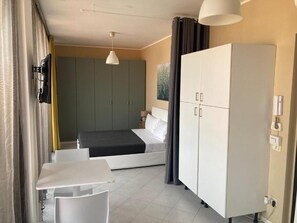 Blackout drapes, soundproofing, free cribs/infant beds, free WiFi - Gerenzano Apartments (Gerenzano)