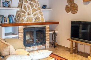 Fireplace - Villa Delfin, Son Carria-Cala Millor, up to 8 pers./pool/WIFI/garden/beach (Manacor)