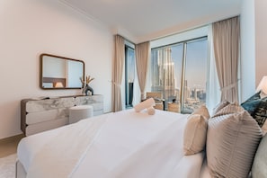 4 bedrooms, in-room safe, iron/ironing board, free WiFi - High Floor with Direct Burj Khalifa and Fountain Views (Dubai)