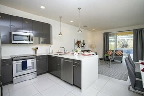 Room - Serenity Resort 3 Bedroom Vacation Home 17419 (Clermont)