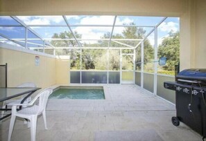 สระว่ายน้ำในร่ม