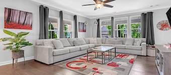 Grey Haven: 5 Star Stay, Grill, Fire Pit & More
home in Franklin, Tennessee