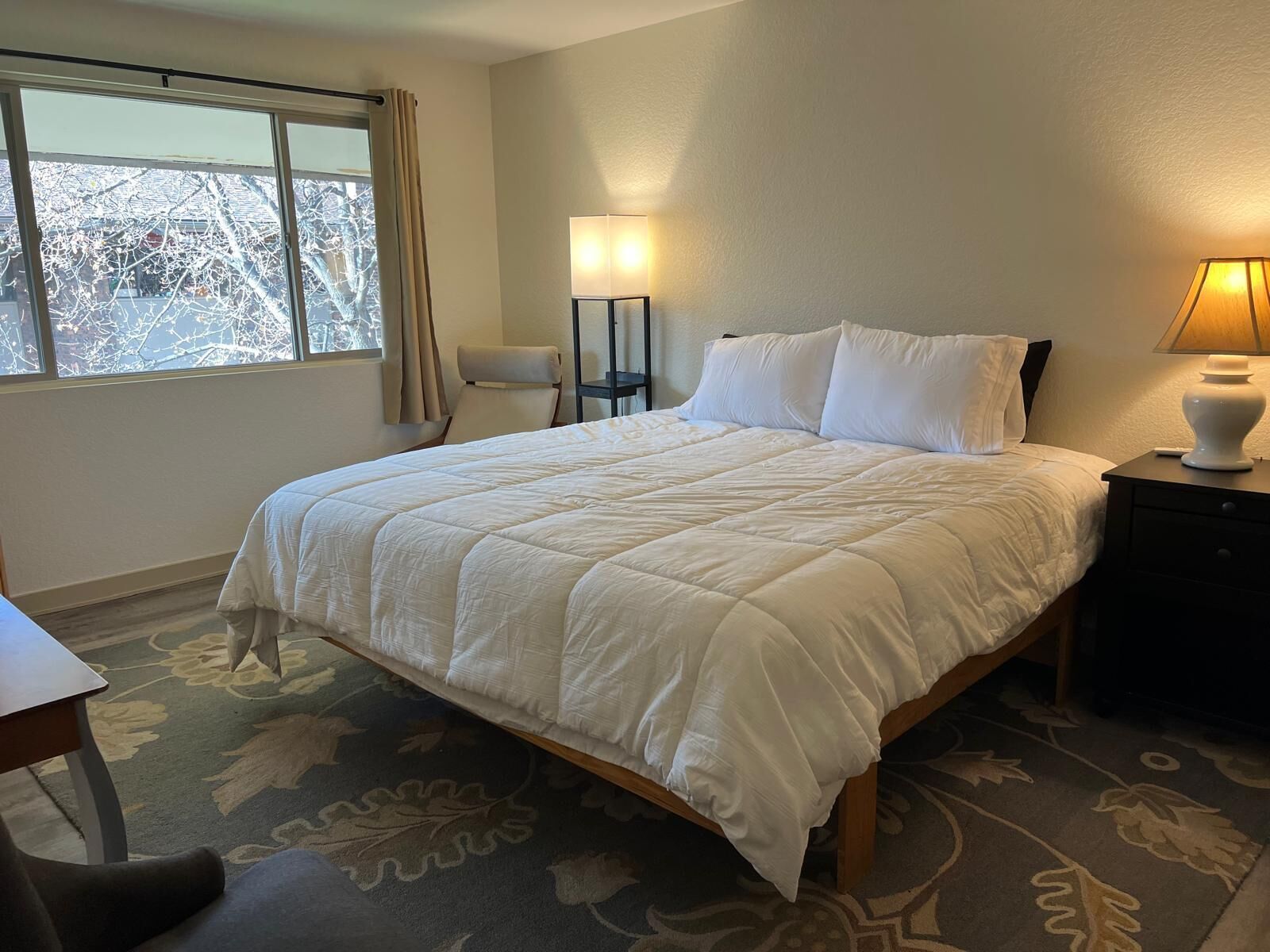 Schreibtisch, WLAN, Bettwäsche