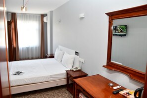 Classic Room, Mountain View | Desk, laptop workspace