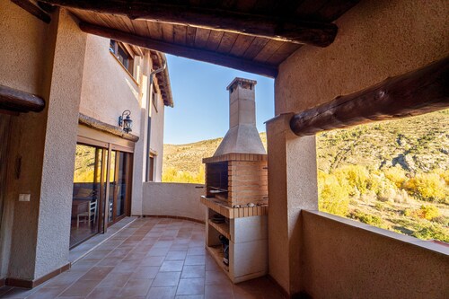 Mountain house in Casas Bajas with fireplace, BBQ and valley views