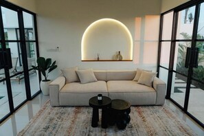 Deluxe Villa, Pool View | Living area - Alaya Villa Munggu (Munggu)