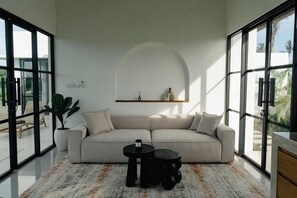 Vil·la Deluxe, vistes a la piscina | Sala d'estar