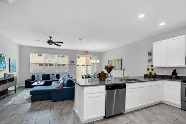 Room - Charming Chalet at Compass Bay CB101 (Kissimmee)