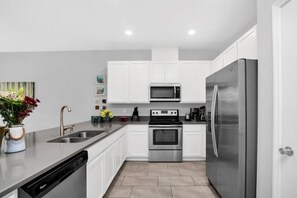 Room - Charming Chalet at Compass Bay CB101 (Kissimmee)