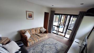 Studio, 1 Bedroom, Balcony | Living room