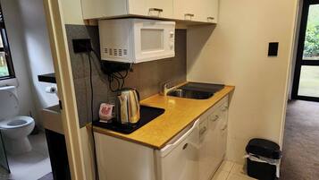 Studio, 1 Bedroom, Balcony | Interior