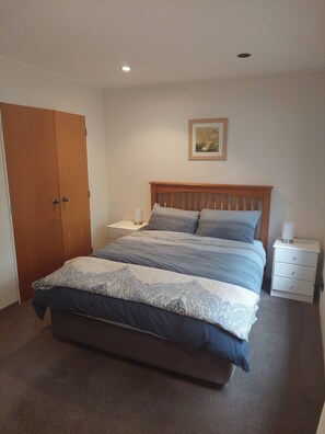 Studio, 1 Bedroom, Balcony | 1 bedroom - Neat one Bedroom Plus Living Room Apartment (Auckland)