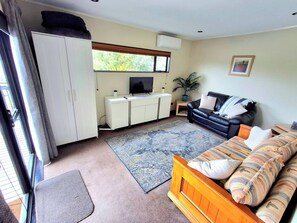 Studio, 1 Bedroom, Balcony | Living room - Neat one Bedroom Plus Living Room Apartment (Auckland)