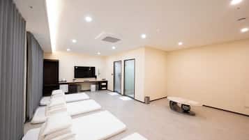 Hansil Suite | Desk, laptop workspace, free WiFi