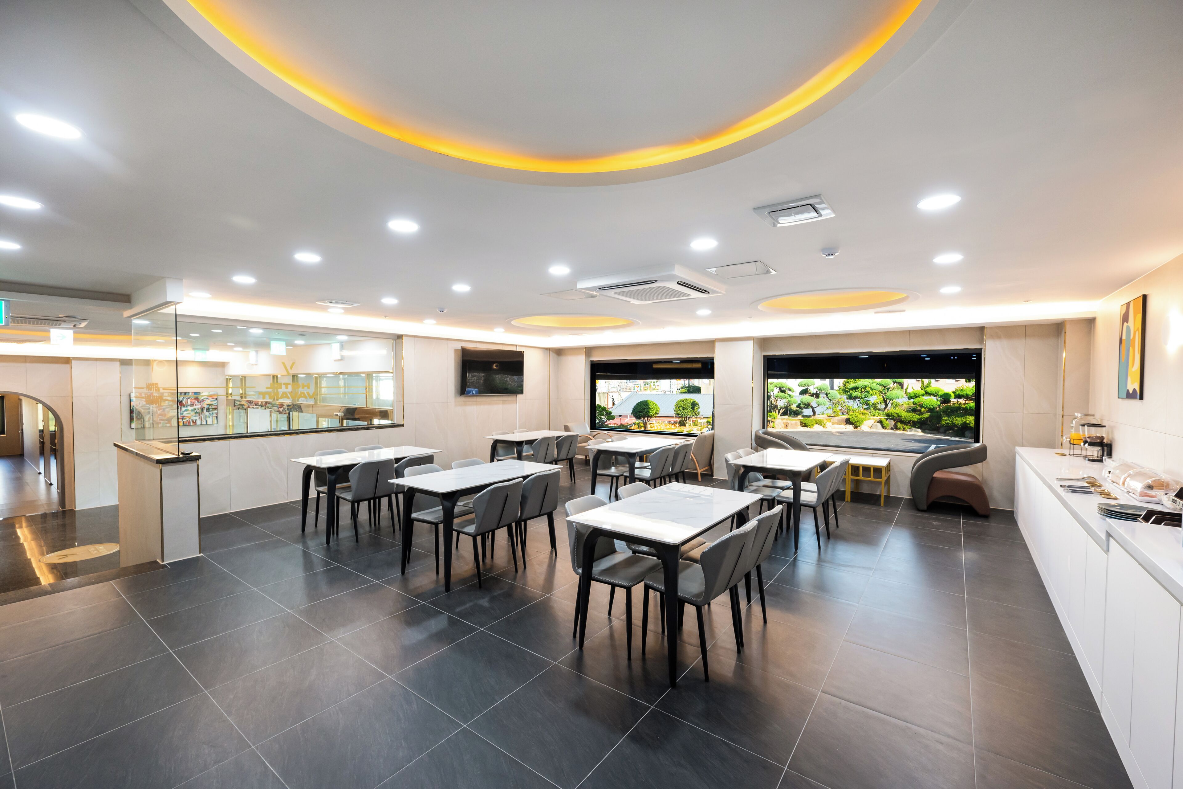 包含每日自助早餐