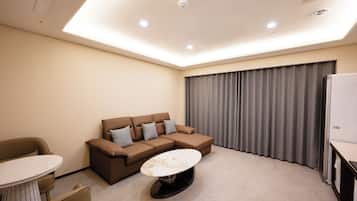 Royal Suite, Non Smoking, Mountain View | Living area