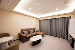 Royal Suite, Non Smoking, Ocean View | Living area - VAVANT TOURIST HOTEL (Mokpo)