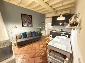 Smart TV - TRASTEVERE ROME'S HEART CHARMING APARTMENT 8 (Roma)