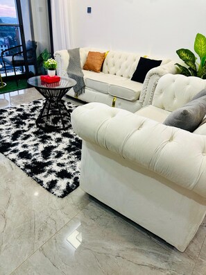 Smart TV - 1n2 bedroom w/gym 7 min walk to yaya and prestige mall, higher floor w/nice view (Nairobi)