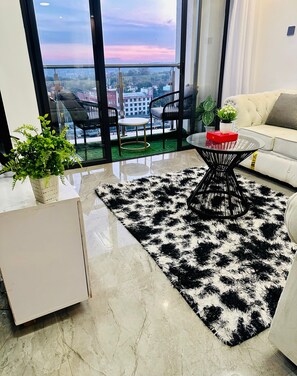Smart TV - 1n2 bedroom w/gym 7 min walk to yaya and prestige mall, higher floor w/nice view (Nairobi)