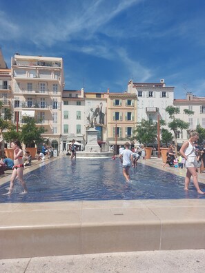 Pool - Cannes Californie: elegant flat with sea view, parking and beach nearby. (Cannes)