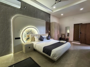 A modern bedroom with a bed, bedside tables, a wardrobe, and a ceiling fan. - Paradise Marari Wellness Resort & Ayurvedic Spa (Ambalapuzha)