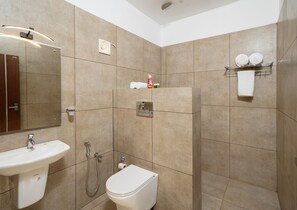 Shower, free toiletries, hair dryer, towels