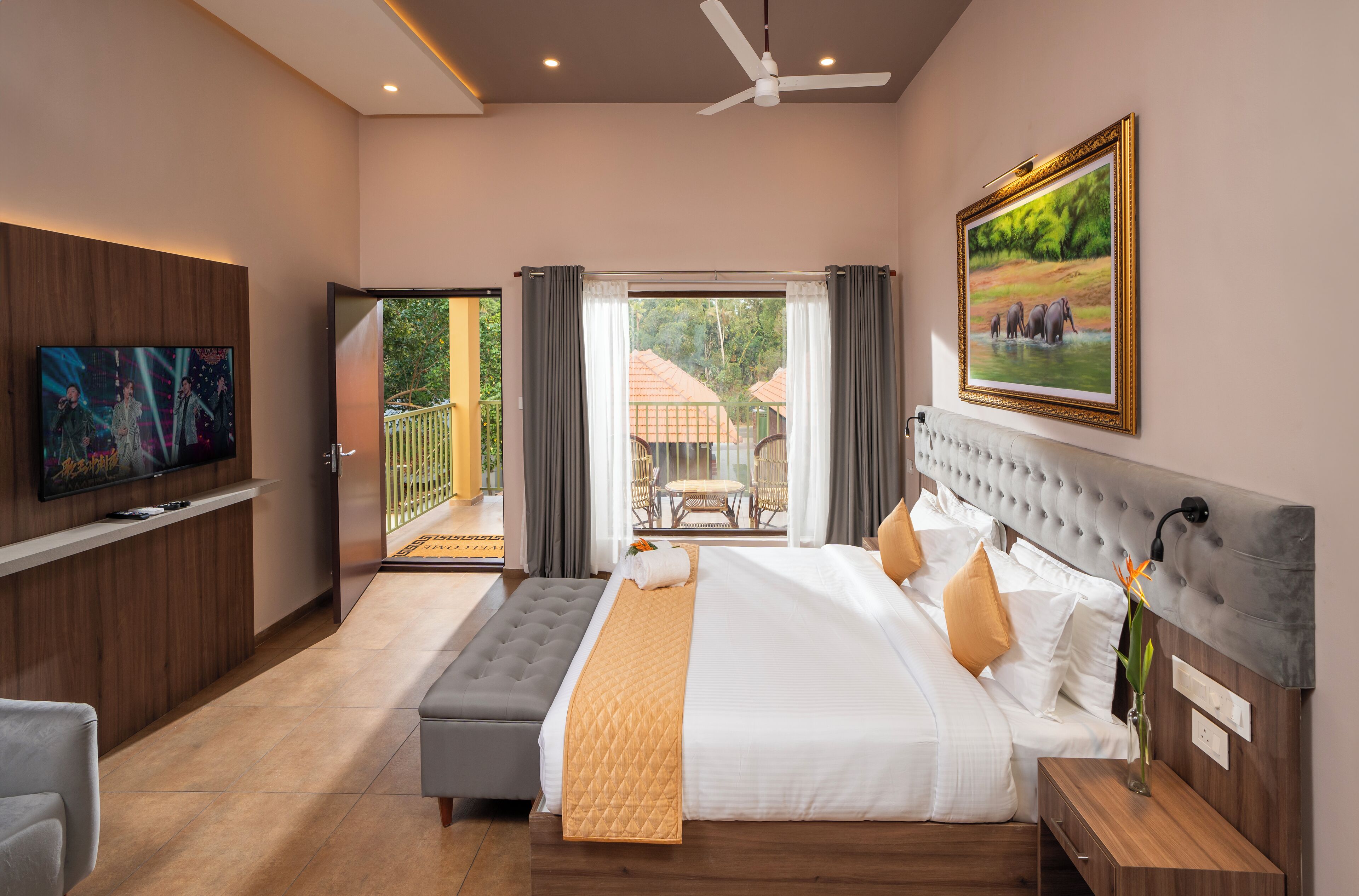 华丽双人房, 阳台, 庭院景观 | 办公桌、笔记本电脑工作区、遮光窗帘、隔音