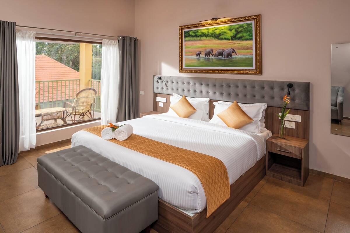 Deluxe Double Room, Balcony, Courtyard View | Desk, laptop workspace, blackout curtains, soundproofing