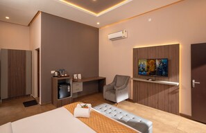 Deluxe Double Room, Balcony, Courtyard View | Desk, laptop workspace, blackout drapes, soundproofing