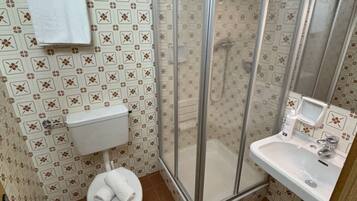 Hair dryer, towels, shampoo, toilet paper