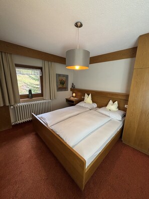 Double Room, Non Smoking | In-room safe, free WiFi