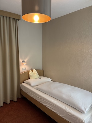 Single Room, Non Smoking | In-room safe, free WiFi