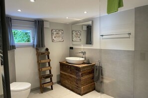 Shower, hair dryer - Holiday home in Büsum with swimming pool (Büsum)