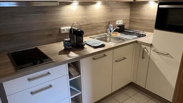 KĂŒhlschrank, Ofen, Herdplatte, GeschirrspĂŒler