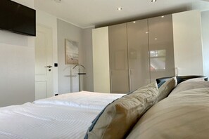 3 bedrooms, iron/ironing board, travel cot, free WiFi - Holiday home in Zingst with swimming pool (Zingst)