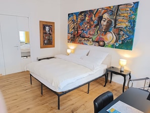 1 bedroom, desk, free WiFi, bed sheets - Studio Berlin Center (Berlin)
