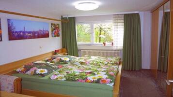 Schreibtisch, Bügeleisen/Bügelbrett, kostenloses WLAN, Bettwäsche