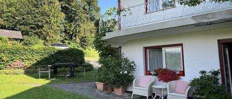 屋外ダイニングエリア