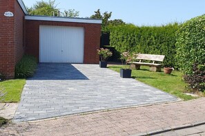 Terrace/patio - 5 minutes to the North Sea beach (Dornumersiel)