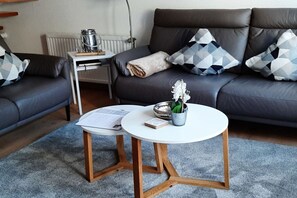 Smart TV, books, stereo - Holiday home with 2 bedrooms (Greetsiel)