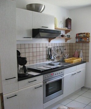 Fridge, microwave, oven, stovetop - Holiday apartment with 2 bedrooms (Breege)