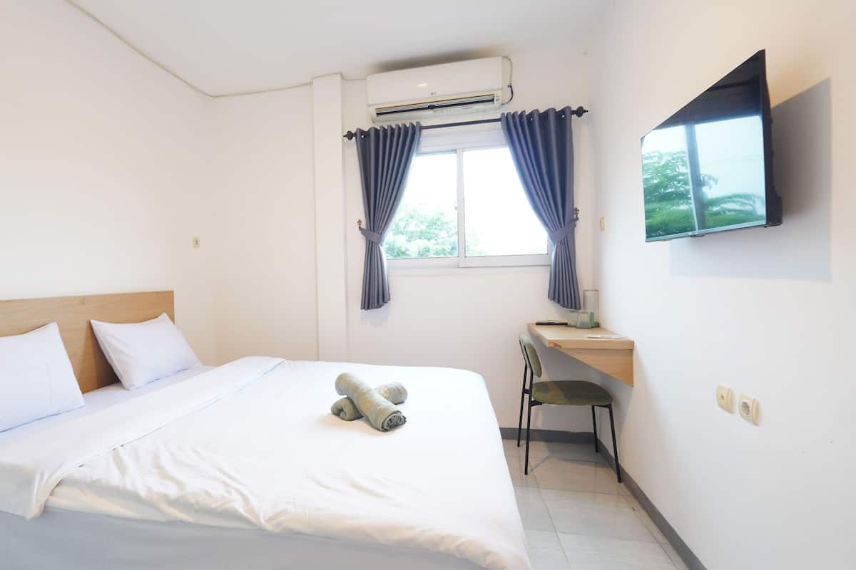 Deluxe Double Room, Hill View | Desk, laptop workspace, free WiFi