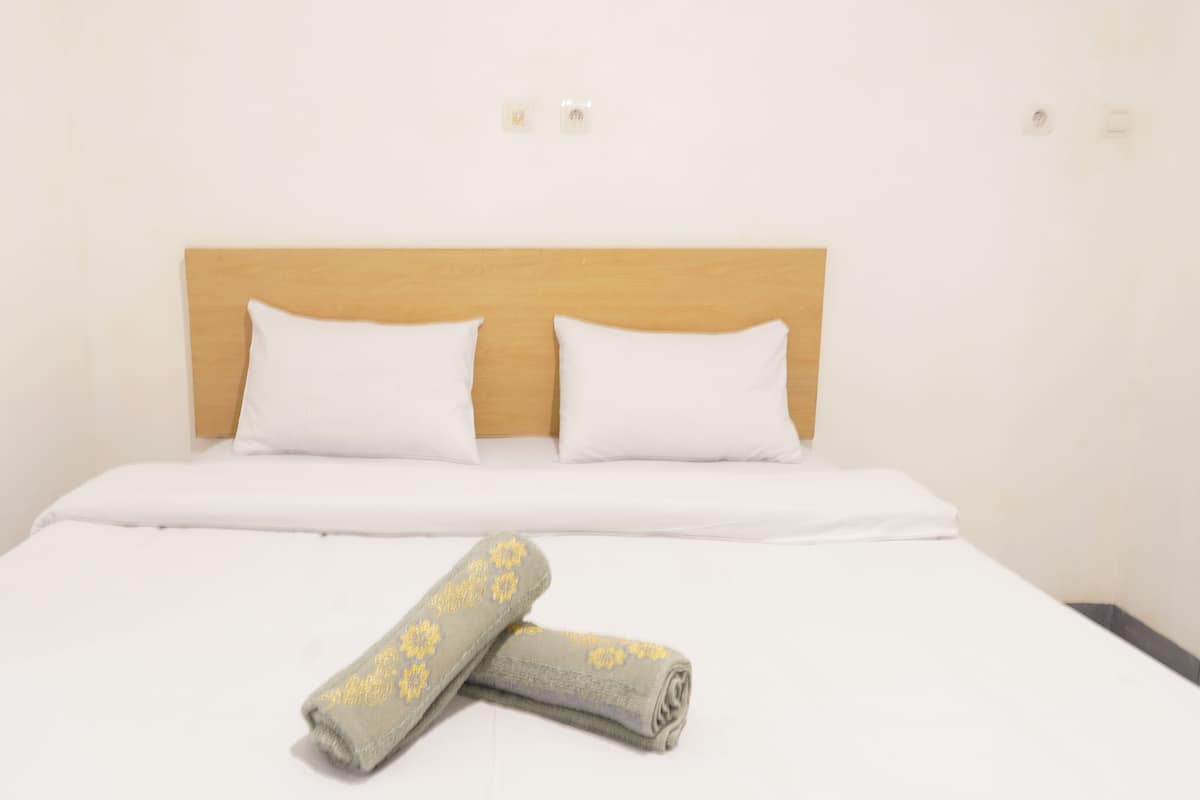 Standard Double Room | Desk, laptop workspace, free WiFi